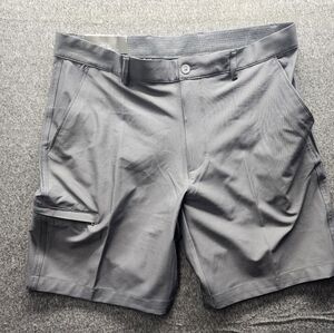 Greg Norman Shark performance Stretch  Golf Shorts.  Size 34